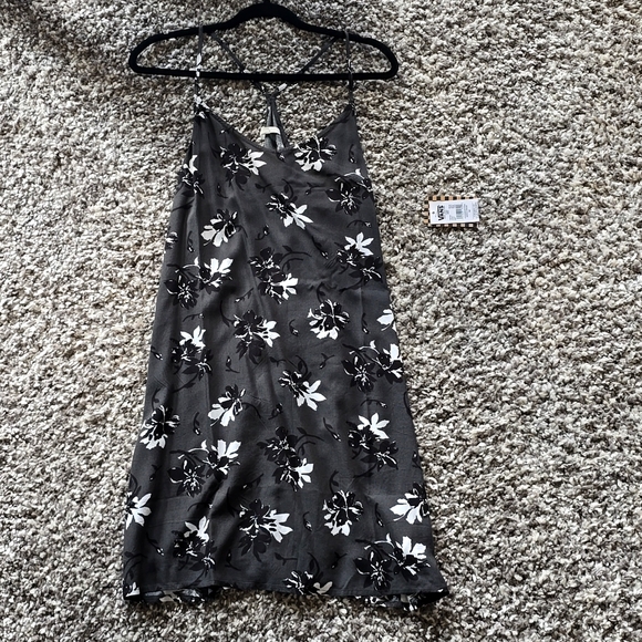 VANS SUMMER DRESS - Picture 1 of 3